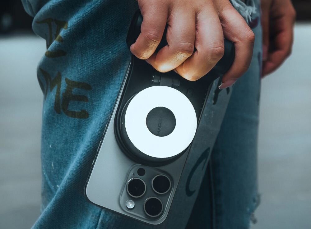 ENERGEA MagCam Grip Powerbank przemyślanej konstrukcji teksturze antypoślizgowej płynne przełączanie między orientacją poziomą i pionową obudowami MagSafe - uchwyt z telefonem i lampką