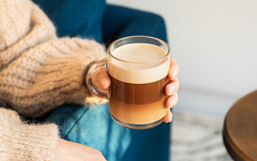 Ekspres DELONGHI Nespresso Vertuo Pop ENV90.B technologia Centrifusion™ automatycznie dostosowuje parametry parzenia Aromatyczna crema