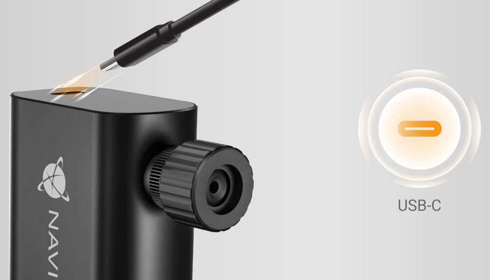 Pompka rowerowa NAVITEL Air12 Mini zbliżenie na pompkę widoczny port do ładowania kabel podłączony do portu obok napis USB-C zasilanie dwa ogniwa 350 mAh o napięciu 7,4 V czas ładowania 30 minut port USB-C wskaźnik LED