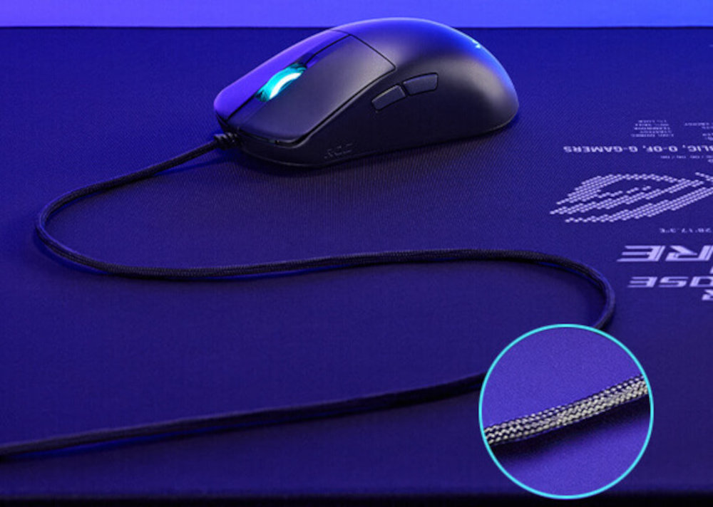 ASUS ROG Harpe Mini Core ROG Paracord elastyczny przewód - Przewodowa myszka gamingowa z podświetlanym scroll-em na podkładce, z miękkim i elastycznym oplotem kabla pokazanym w powiększeniu