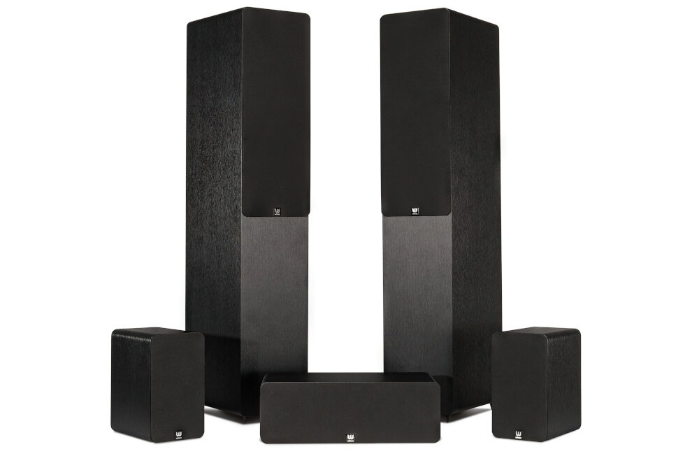 WILSON Scenix 5.0 zestaw kolumn dźwięk przestrzenny elegancki design, głośniki po skosie na białym tle