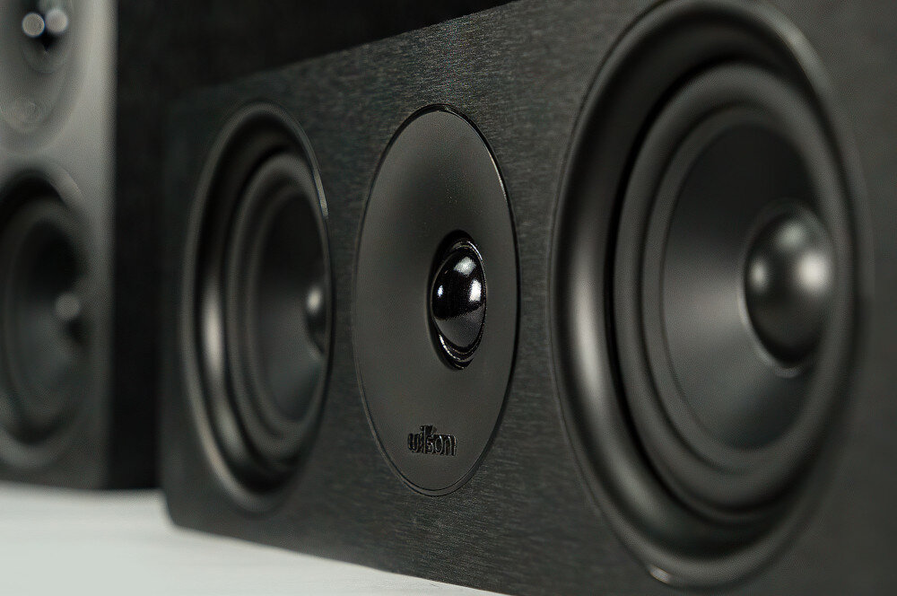 WILSON Scenix 5.0 ergonomia zaokrąglone krawędzie maskownice magnetyczne, kadr głośnika