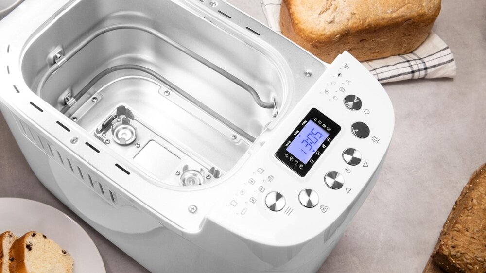 Wypiekacz do chleba CECOTEC Chleb&Co 1500 PerfectCook wnętrze urządzenia z bliska, dwa elementy grzewcze, równomierne pieczenie