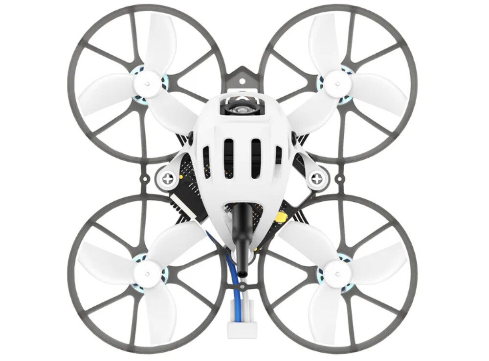 Dron BETAFPV Meteor65 Pro O4 Widok z góry na drona z białą obudową i czterema śmigłami w szarych osłonach na białym tle