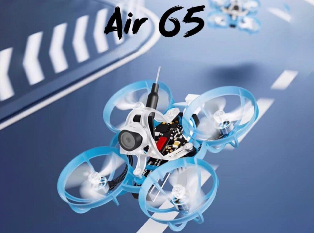 Dron BETAFPV Air65 Elrs 2.4G Dron unoszący się nad grafiką drogi z widocznym napisem Air 65 w tle