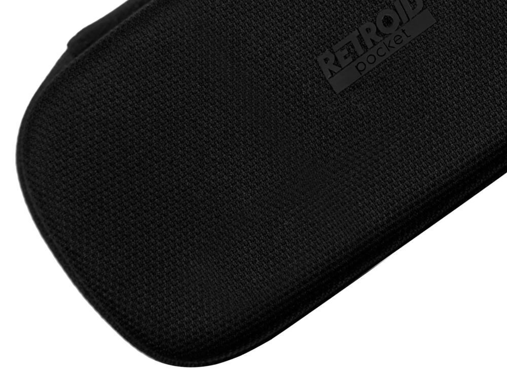 Pokrowiec RETROID Carry Case do Retroid Pocket 5 Czarny
zbliżenie na etui na białym tle pocket 4 pro pianka evo ochrona przed wstrząsami zarysowaniami miękka wyściółka elastyczna przegroda zamek błyskawiczny uchwyt na nadgarstek