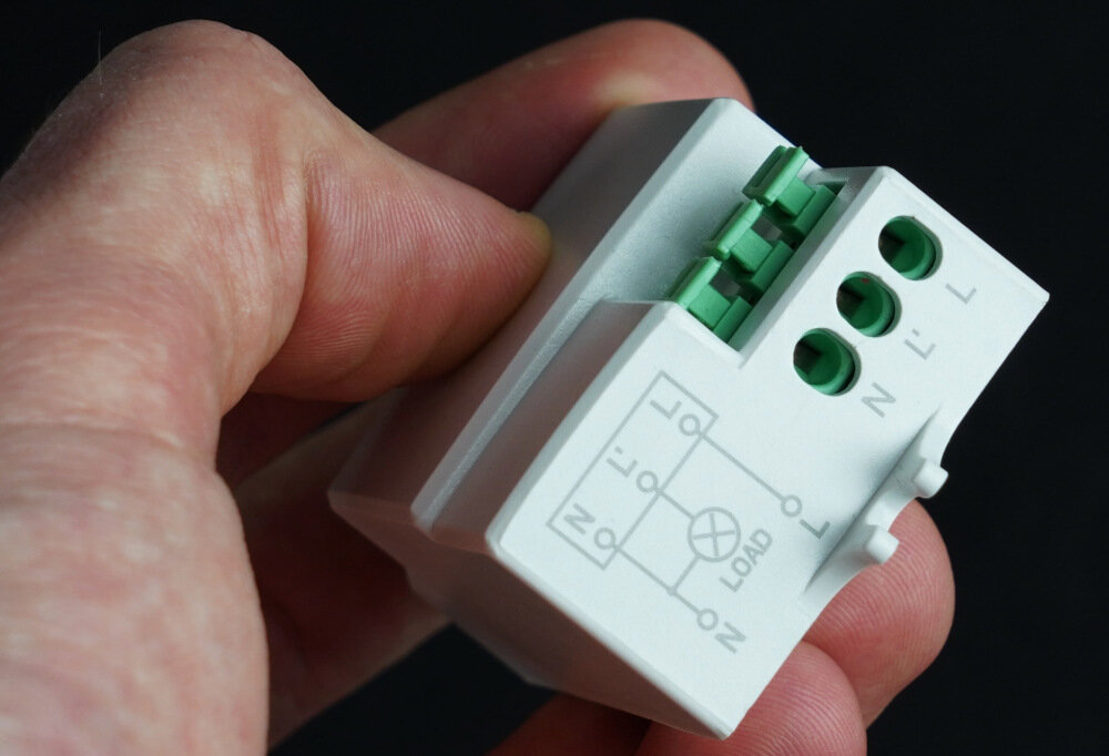 Czujnik ruchu EL HOME MVD-04B7 przelaczniki typu DIP-switch czulosc sensora zasieg 4 10 16 m czas podtrzymania oswietlenia od 5 sekun do 10 minut prog oswietlenia zewnetrznego od 5 lx do 2000 lx