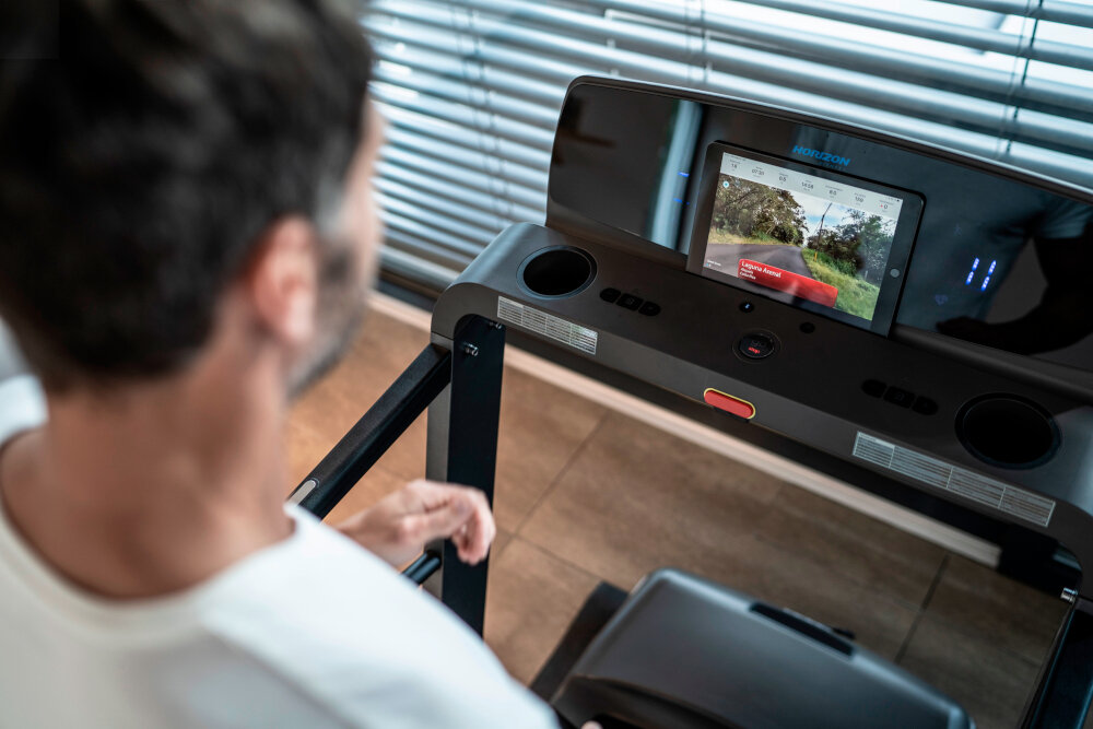 Bieżnia elektryczna HORIZON FITNESS Omega Z Grafitowy 2200W 20km-h modul Bluetooth kompatybilnosc protokolem FTMS aplikcja @ZONE Horizon