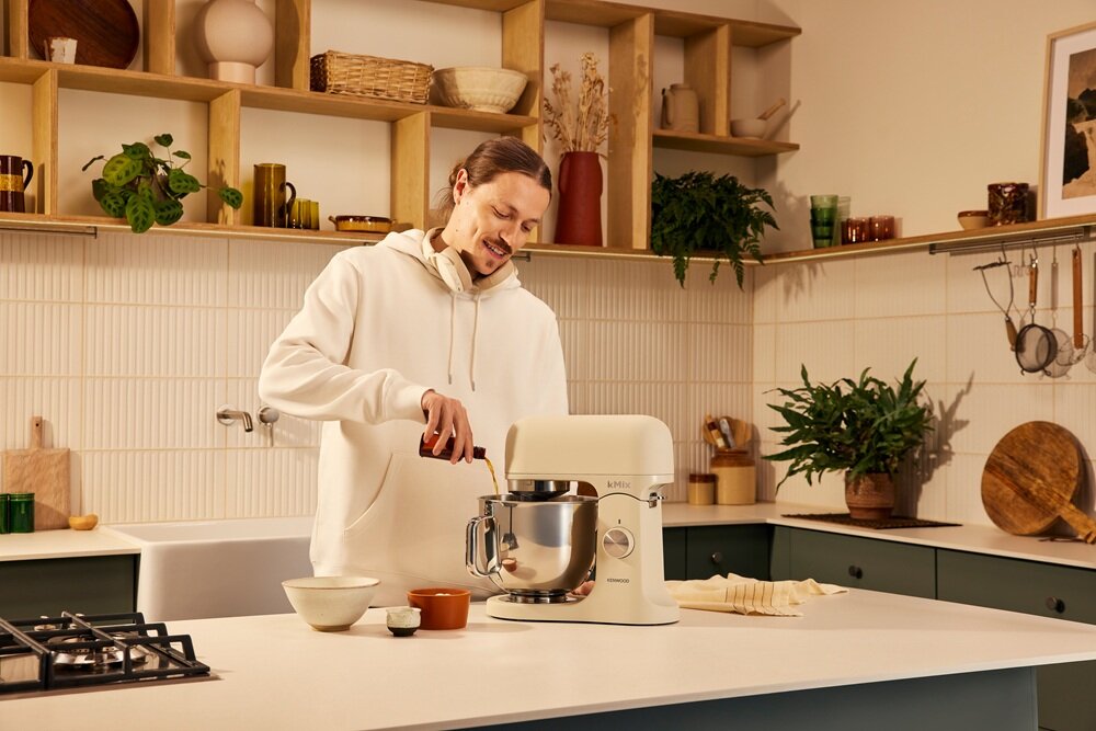 Robot kuchenny planetarny KENWOOD kMix KMX751AWH Biały wszechstrony pomicnik, elegancki wygląd, metalowa misa i trzepaczki