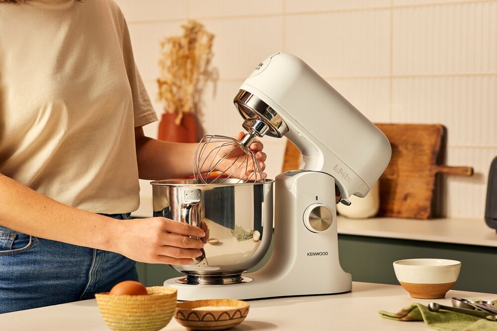 Robot kuchenny planetarny KENWOOD kMix KMX751AWH Biały regulacja prędkości, precyzyjne ubijanie, podświetlany kontroler