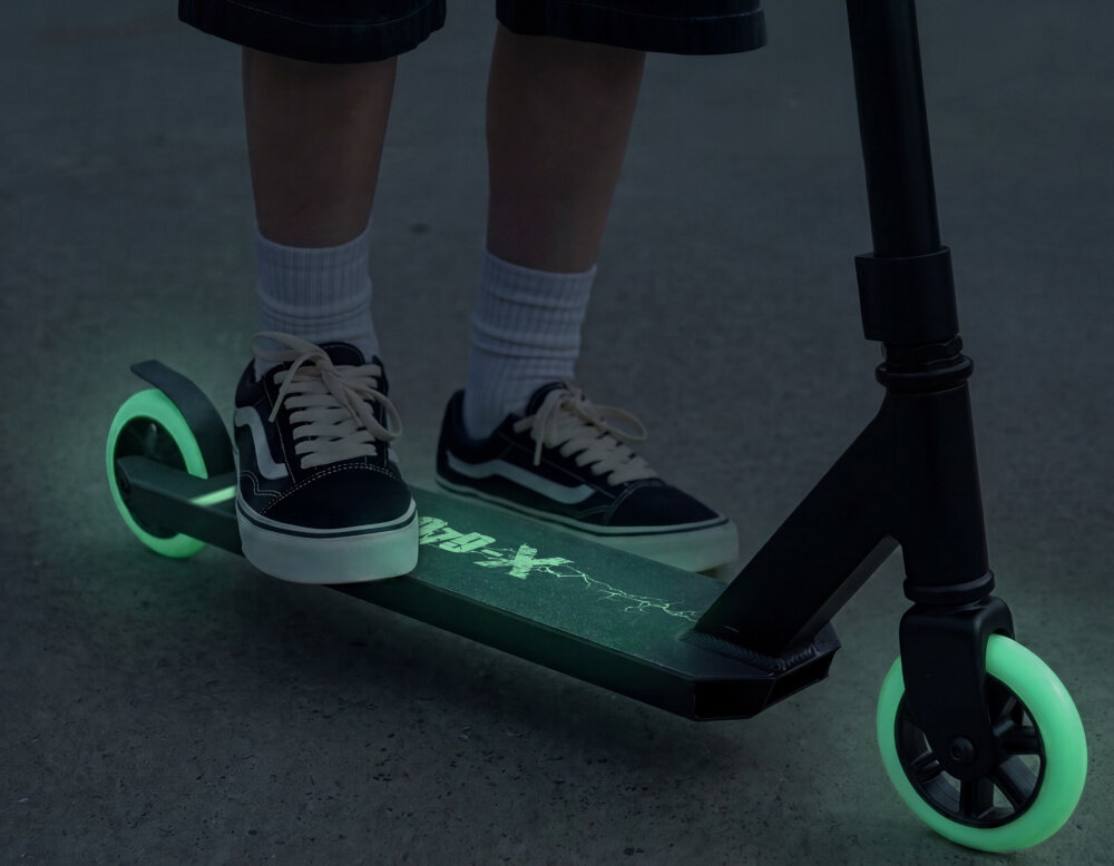 Hulajnoga wyczynowa INDIANA X-GLOW Czarny FLUO ŚWIECI W CIEMNOŚCI