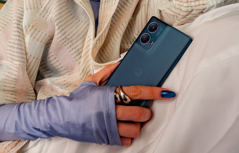 Smartfon MOTOROLA Edge 50 Fusion Zabezpieczenia Moto Secure Google Play bezpieczeństwo