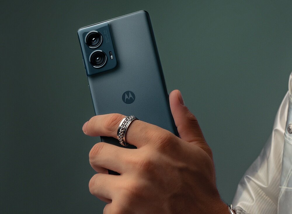 Smartfon MOTOROLA Edge 50 Fusion Aparat główny o rozdzielczości 50 Mpx LYTIA LYT-700C matryca