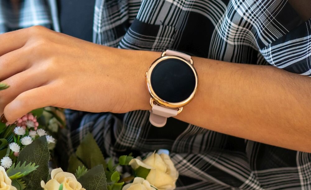 Smartwatch BEMI Cosmo ekran bateria czujniki zdrowie sport pasek ładowanie pojemność rozdzielczość łączność sterowanie krew puls rozmowy smartfon aplikacja