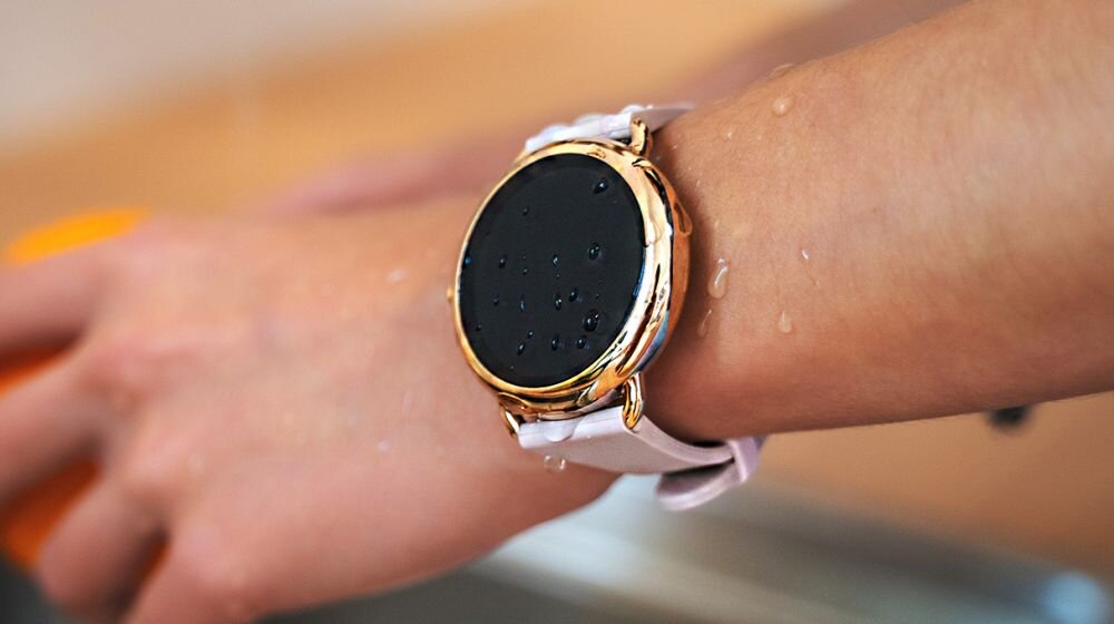 Smartwatch BEMI Cosmo ekran bateria czujniki zdrowie sport pasek ładowanie pojemność rozdzielczość łączność sterowanie krew puls rozmowy smartfon aplikacja
