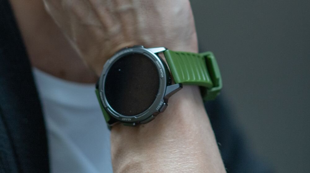 Smartwatch BEMI Tracker ekran bateria czujniki zdrowie sport pasek ładowanie pojemność rozdzielczość łączność sterowanie krew puls rozmowy smartfon aplikacja