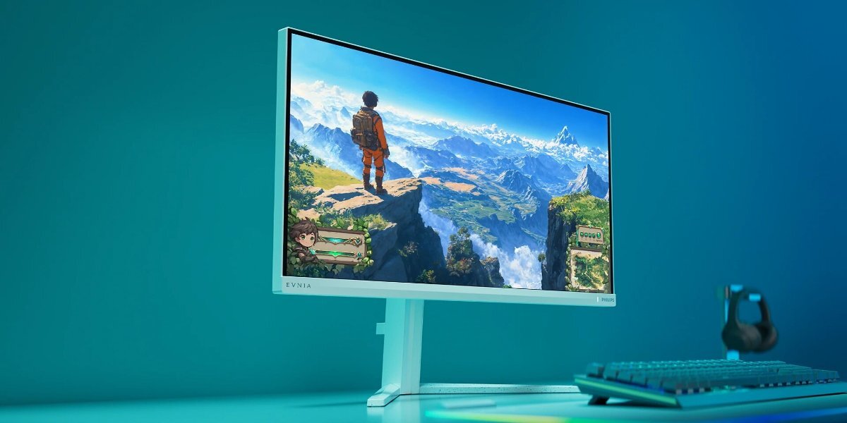 Monitor PHILIPS 27M2N3501PA na tle niebieskiego pomieszczenia z zestawem gamingowym przy biurku.