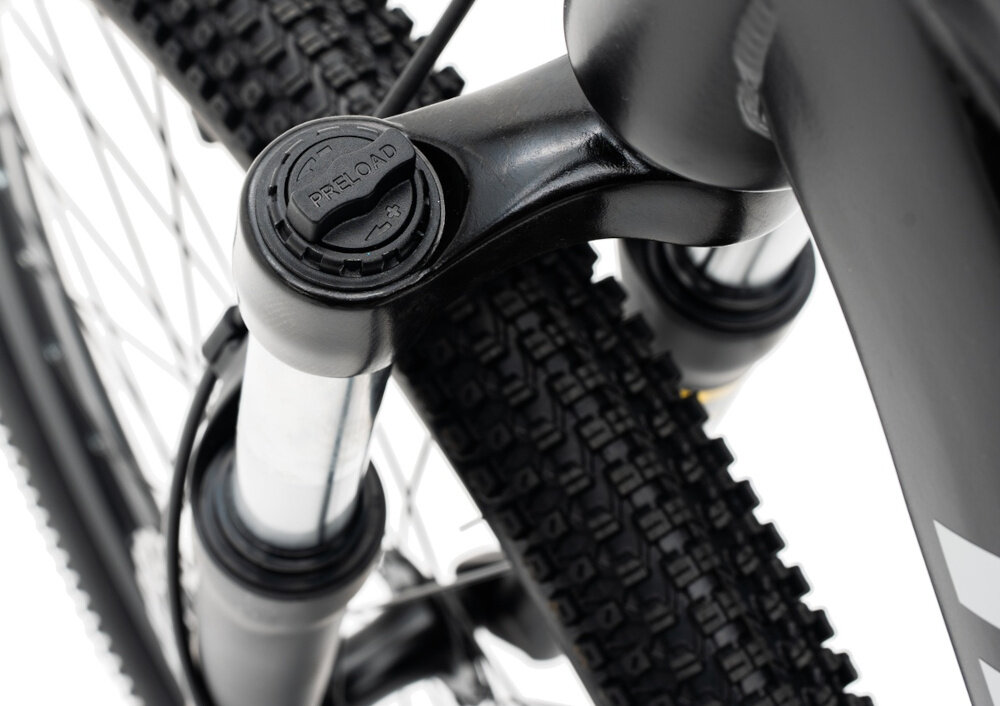 Rower górski MTB INDIANA X-Dirt 1.0 M14 26 cali męski Czarny mat zbliżenie na amortyzator rower typu hardtail przedni amortyzator marki ZOOM typu Bed/Cp YS-727-26-D DISC ED/ED solidne i ekonomiczne rozwiązanie do rekreacyjnej jazdy konstrukcja sprężynowa tłumi drgania mocowanie tarczowe Disc prosta budowa