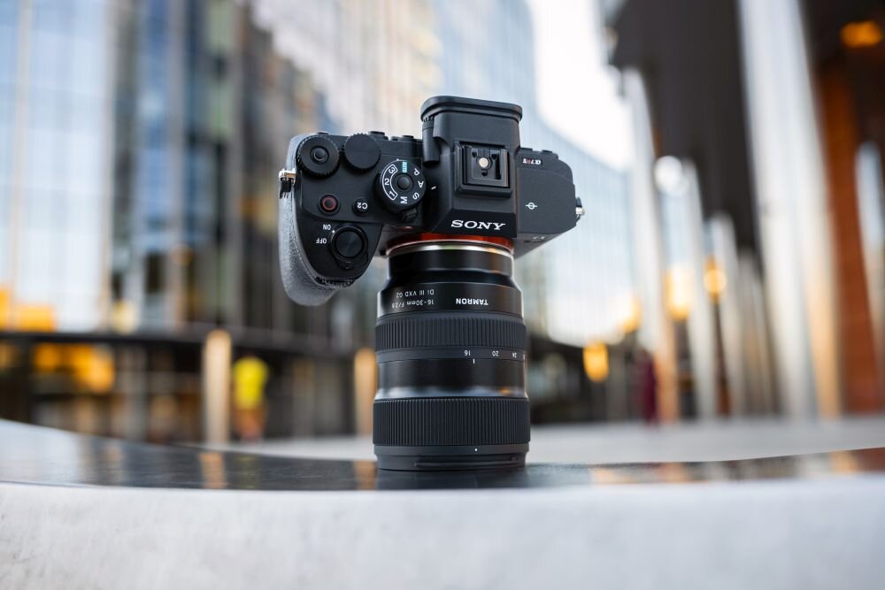 Tamron 16-30 mm f-2.8 Di III VXD G2 ergonomiczne pierścienie zoom ostrość obsługa oprogramowanie Tamron Lens Utility