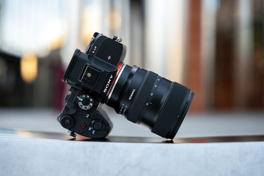 Tamron 16-30 mm f-2.8 Di III VXD G2 odporność na wilgoć powłoka fluorowa trwałość praca w plenerze