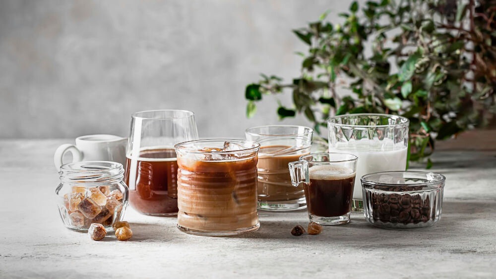 Ekspres CECOTEC Baristeo Iconic zbiornik 1,7 l tacka grzewcza filiżanki