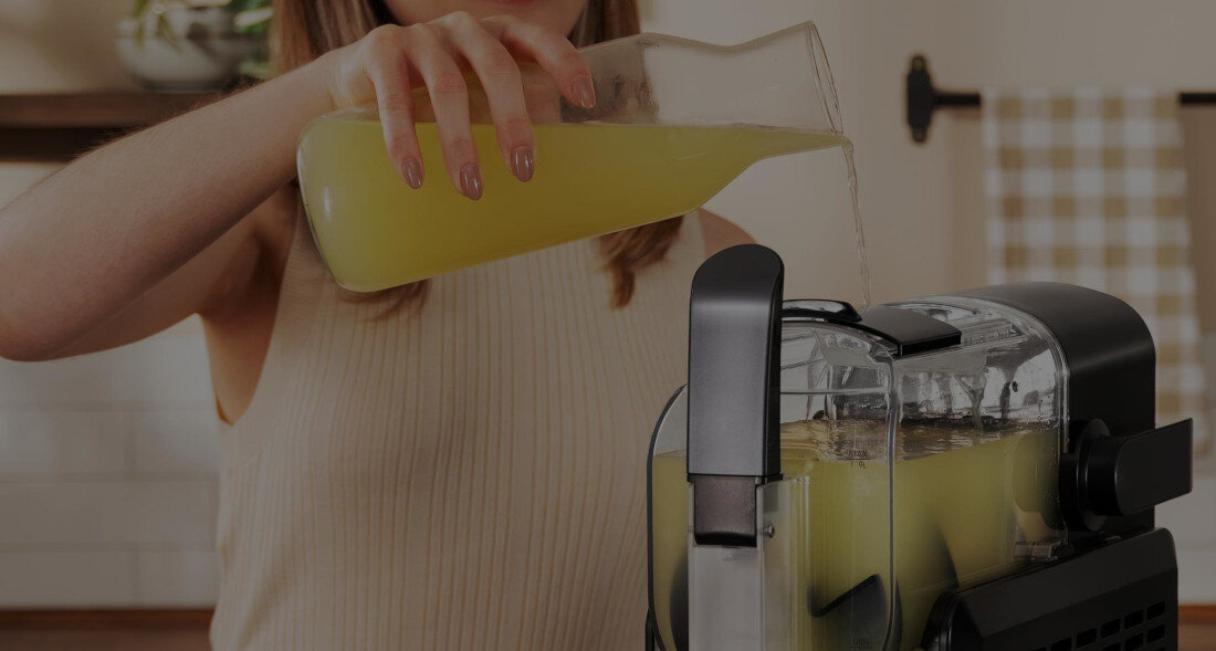 Maszynka do slushy  granitor CECOTEC Twist&Ice 2600 zdjęcie lifestyle Duża pojemność kilka osób jednocześnie