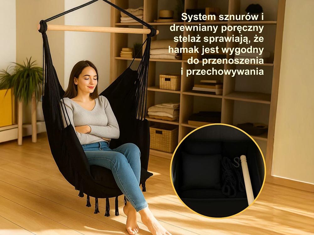 Fotel hamakowy podwieszany BLACK FOREST EX.25296 100 x 130 cm Czarny, komfort, siedzisko, poduszka, tkanina, w tle pokój, na pierwszym planie kobieta na fotelu obok zbliżenie na materiał fotela