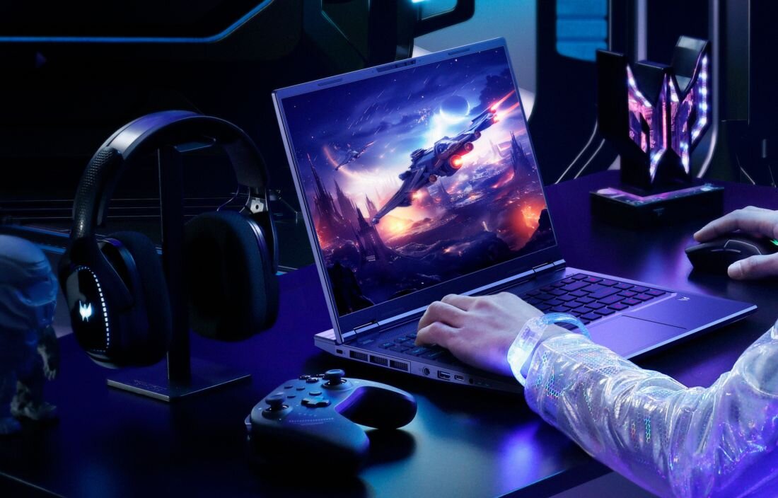 Profesjonalne stanowisko gamingowe z laptopem PREDATOR Helios Neo wyświetlającym sceny z gry akcji, otoczone słuchawkami gamingowymi, padem do gier i myszką, gracz w futurystycznym stroju, niebiesko-fioletowe oświetlenie, kompletna konfiguracja dla e-sportowców i streamerów - ACER ProCam, ACER PurifiedVoice 2.0  