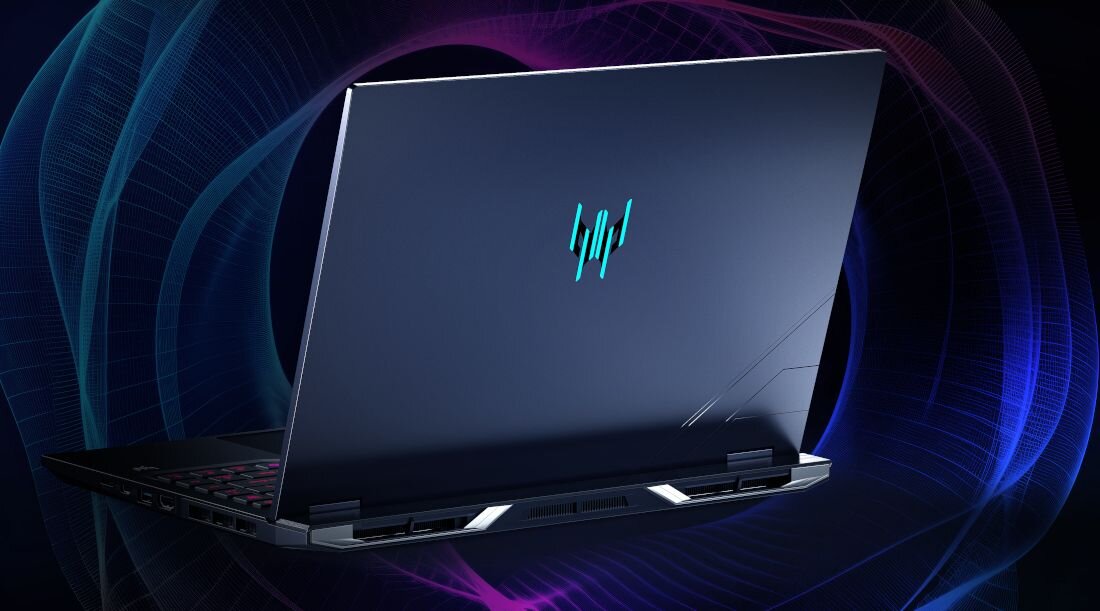 Laptop gamingowy PREDATOR Helios Neo z charakterystycznym podświetlanym logo Predator w kolorze turkusowym na pokrywie, elegancki czarny design z futurystycznymi efektami niebiesko-fioletowymi na tle, dobra estetyka dla wymagających graczy ceniących wygląd​ - ACER PurifiedVoice 2.0  