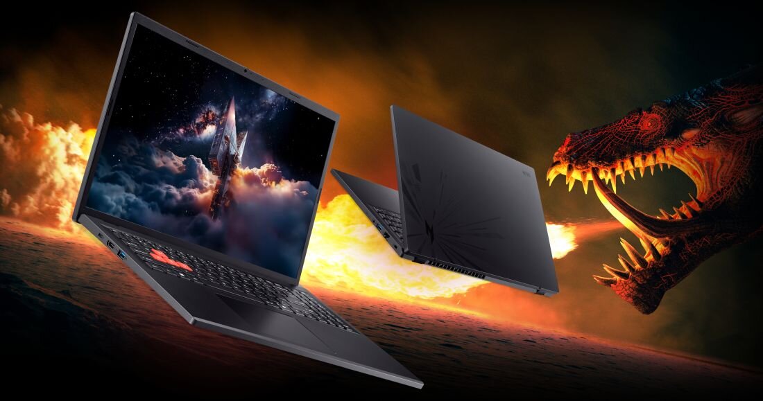 Kobieta w okularach i białym żakiecie używająca laptopa Dell Latitude w biurze z lampą i obrazami na ścianie w tle - Opis serii Latitude 7455 