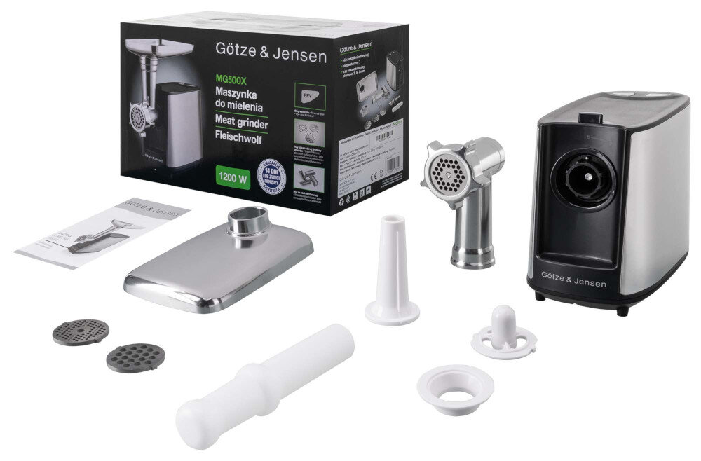 Na obrazie znajduje się maszynka do mięsa Götze & Jensen MG500X wraz z akcesoriami, takimi jak metalowe sitka, plastikowe nasadki i instrukcja obsługi. W tle widoczne jest pudełko z napisem \'Götze & Jensen MG500X Maszynka do mielenia Meat grinder Fleischwolf\'.