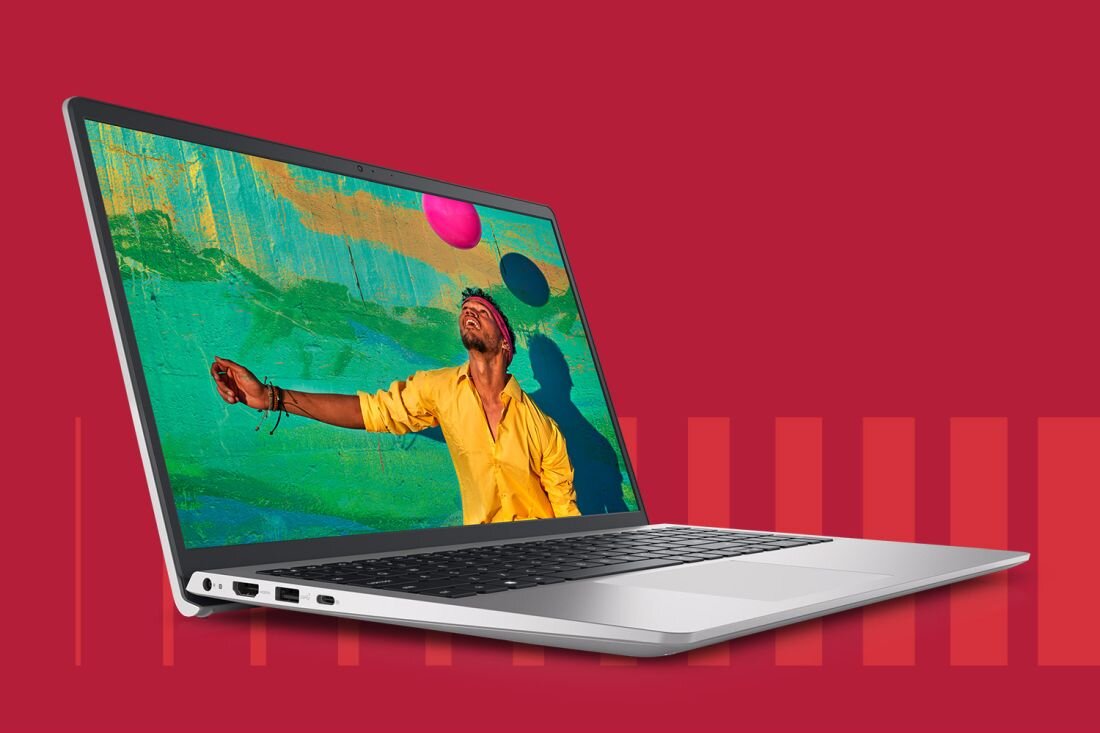 Laptop z otwartym ekranem, na którym widoczny jest kolorowy obraz przedstawiający osobę w żółtej koszuli z piłkami. Tło jest czerwone z pionowymi paskami.