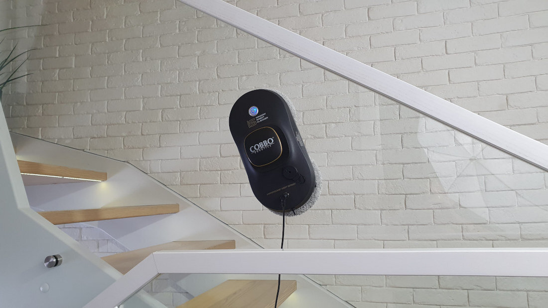 Robot do mycia okien COBBO i5 Technologia Total Mist System