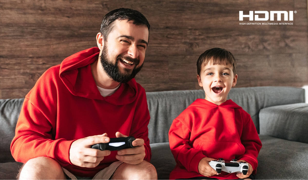 SHARP 50HL4765E cztery porty HDMI HDMI 2.1 wideo, audio, a także komputerów i konsol Rozszerzony kanał zwrotny soundbarami ALLM tryb niskiej latencji postprocessingu - ludzie grający na gamepadach