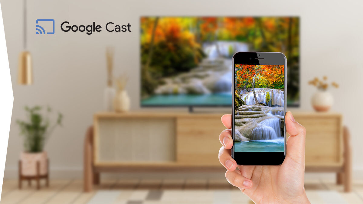 Telewizor SHARP 32HF3865E Google Cast bezprzewodowe przesyłanie treści, telewizor stojący na komodzie, smartfon trzymany w ręku