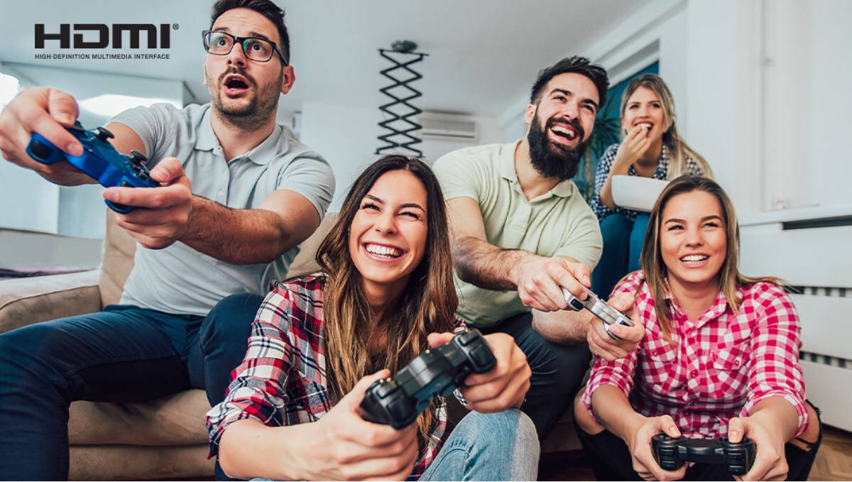 SHARP 55HP5765E cztery porty HDMI HDMI 2.1 wideo, audio, a także komputerów i konsol Rozszerzony kanał zwrotny soundbarami ALLM tryb niskiej latencji postprocessingu - ludzie grający na gamepadach