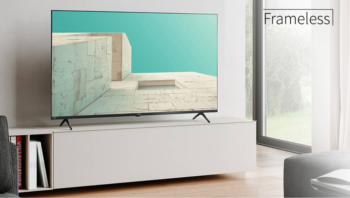 SHARP 55HP5765E Bezramkowa konstrukcja lekkie, smukłe nóżki eleganckim elementem aranżacji wnętrza - telewizor na szafce