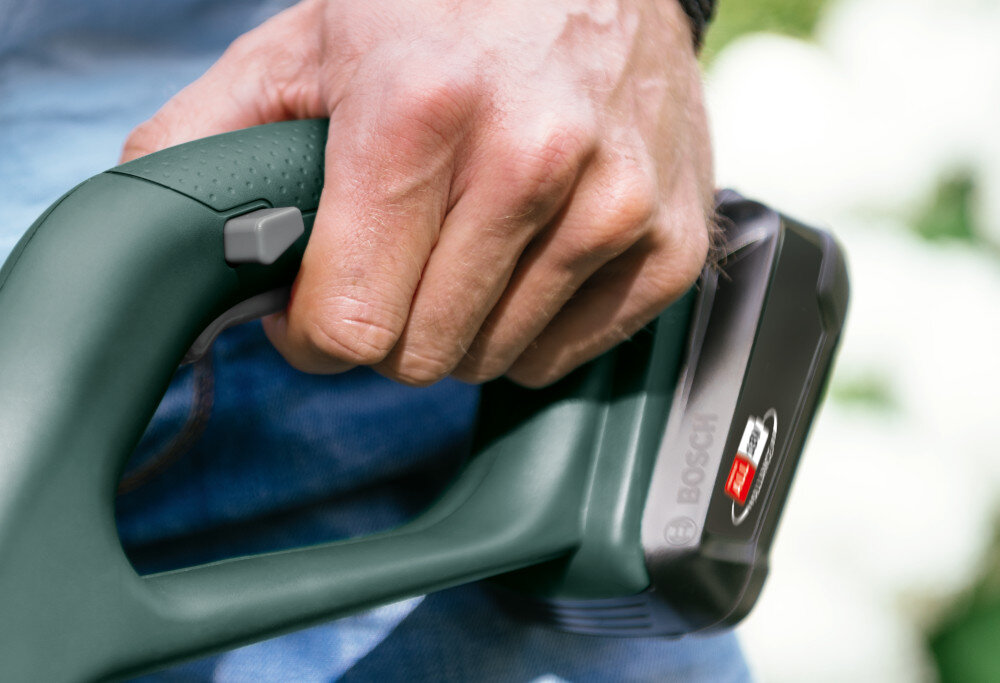 Podkaszarka akumulatorowa BBOSCH GrassCut 18V-26-500 zasilanie akumulator seria 18 V POWER FOR ALL