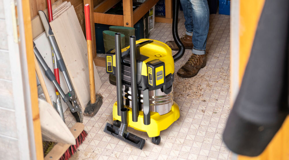 Odkurzacz KARCHER WD 4-18 S Dual Battery Set V-20/22 1.628-626.0 2 funkcjonalność wygoda użytkowania kompaktowe wymiary 385 x 411 x 524 mm łatwe przechowywanie i transport waga 6,8 kg bez akcesoriów swoboda poruszania się ergonomiczny uchwyt wygodne przenoszenie prosty w obsłudze system dla prawo i leworęcznych mobilność łatwość obsługi praktyczne narzędzie