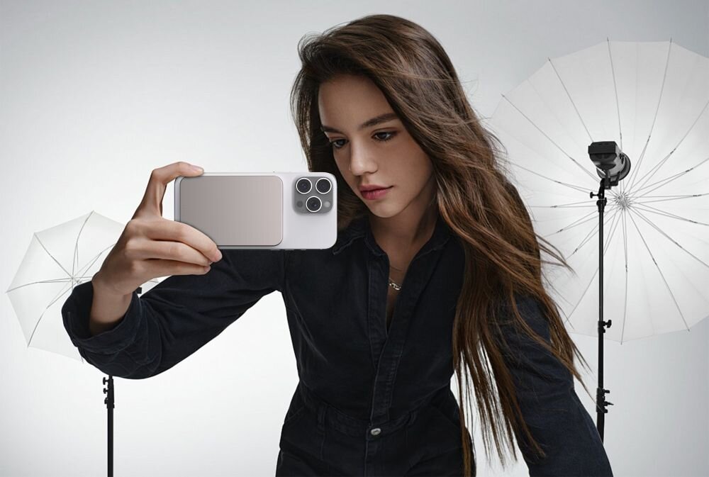 CELLLINE MagSafe - powerbank przyczepiony do telefonu