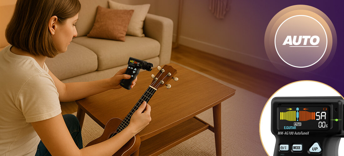 Automatyczny stroik tuner gitarowy MUSICMATE MM-AG100 AutoTuneX bateria wyświetlacz precyzja wygoda, osoba trzymająca gitarę oraz urządzenie do strojenia