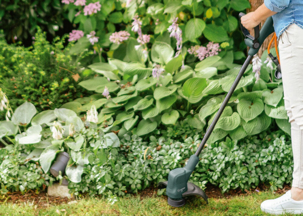 Podkaszarka akumulatorowa BOSCH EasyGrassCut 18V-260 06008C1C05 silnik szczotkowy wysoka wydajnosc trwalosc predkosc do 8500 obr/min