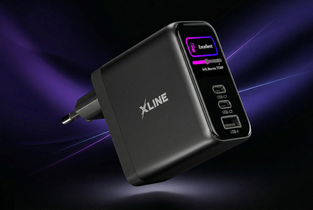 Ładowarka sieciowa XLINE WCT1003K moc 100 W : Ciemnoszara ładowarka sieciowa XLINE w zbliżeniu na ekran informacyjny z komunikatem Excellent i wskaźnikiem temperatury Intl Norms TEMP. Widoczne są dwa porty USB-C i jeden port USB-A.