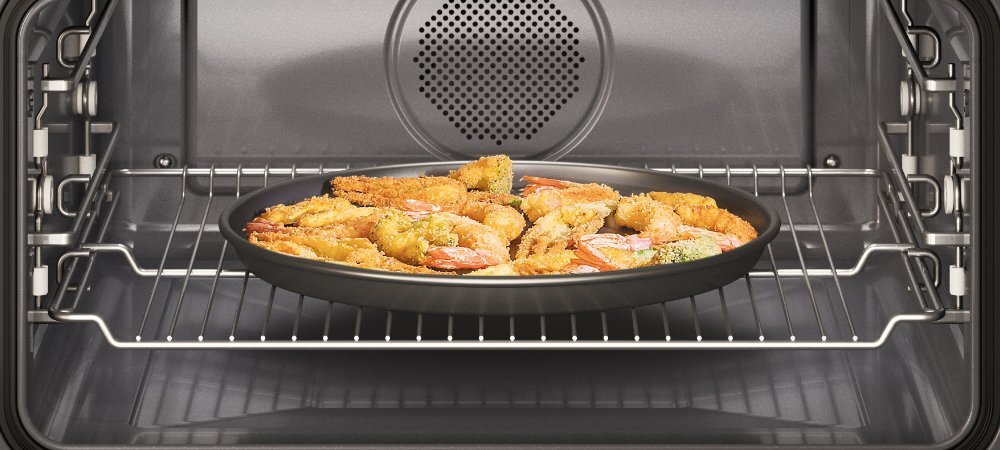 KUCHNIA MIKROFALOWA WHIRLPOOL WMW57DHMX wizualizacja talerz ruszt wnętrze kuchenki krewetki przypiekanie Równomierne pieczenie stały obieg powietrze Oszczędność czasu energii