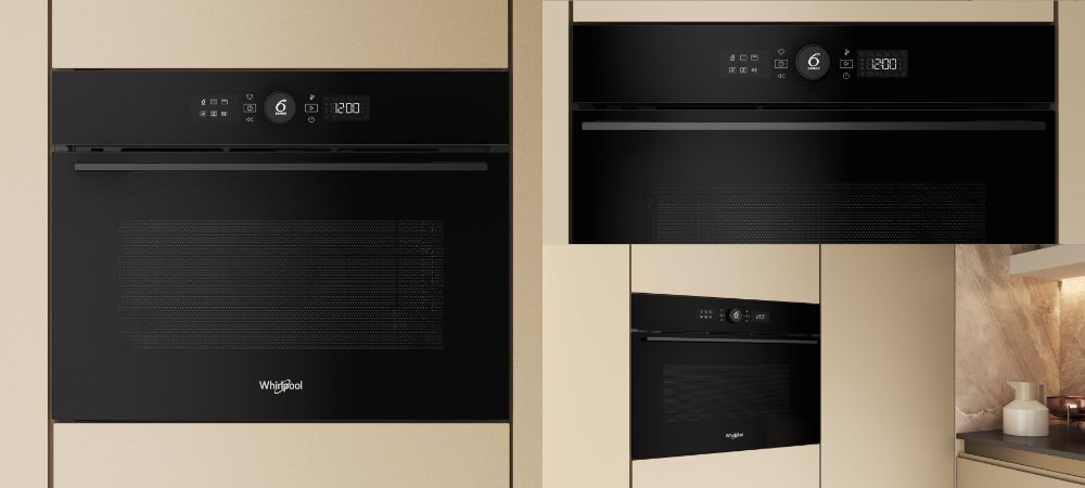 PIEKARNIK WHIRLPOOL WCC54PMSBA Czarny piekarnik Whirlpool do zabudowy pokazany w kilku ujęciach – front, panel sterowania oraz montaż w kuchni. Widoczny jest wyświetlacz, pokrętło „6th Sense” i minimalistyczne wykończenie Whirlpool W Collection AGD design funkcjonalność kuchnia