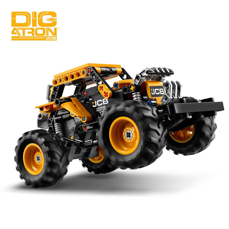 Model pojazdu z dużymi kołami, wykonany z klocków w kolorach czarnym i pomarańczowym, z widocznym logo \'JCB\'. W lewym górnym rogu znajduje się napis \'DIG ATRON JCB\'.