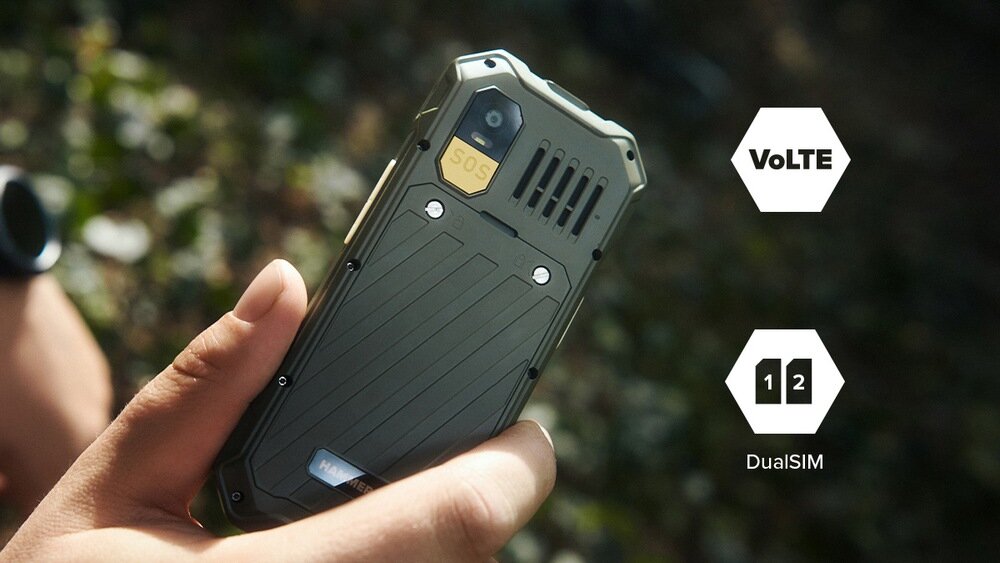 Telefon MYPHONE Hammer 6 LTE Military Edition trzymany w ręku