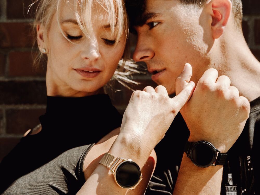 Smartwatch MAXCOM Ecowatch 3 ekran bateria czujniki zdrowie sport pasek ładowanie pojemność rozdzielczość łączność sterowanie krew puls rozmowy smartfon aplikacja