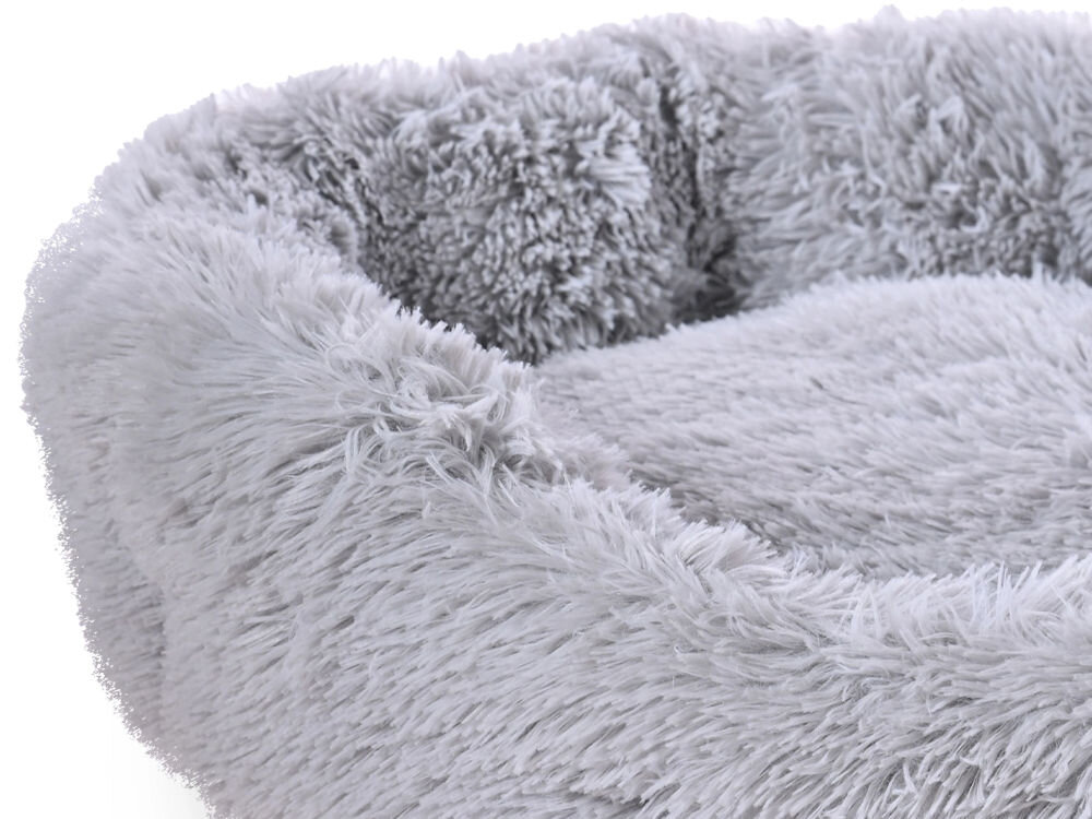 Legowisko uniwersalne PUPILPLANET YF202206022-23 Zbliżenie na fakturę materiału: puszysta, długowłosa tkanina (plusz) w kolorze jasnoszarym, z widocznym podwyższonym brzegiem.