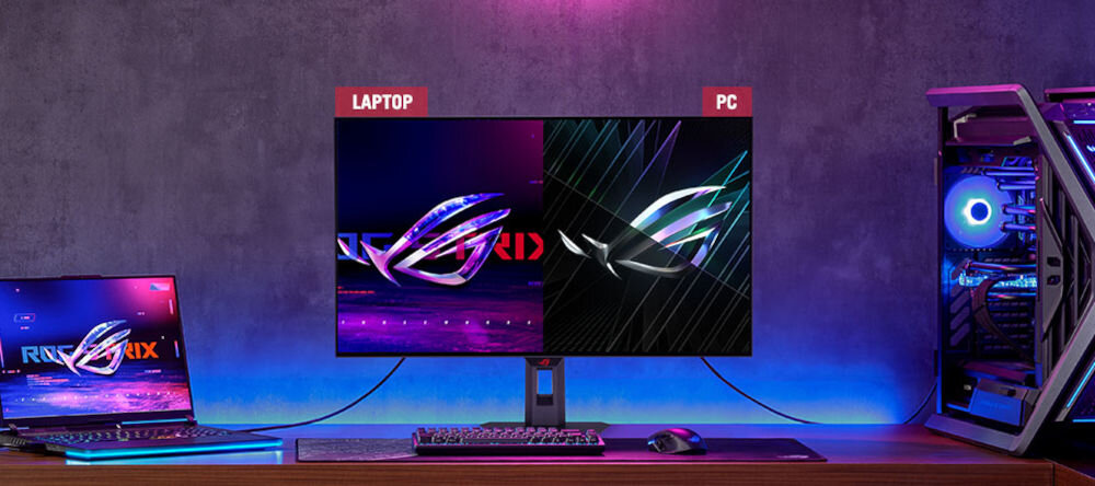 Monitor ASUS ROG Strix XG32UCWG 31.5 cala 3840x2160px 165Hz 0.03 ms [GTG] prezentacja działania Auto KVM monitor na biurku po bokach komputer i laptop ekran przedzielony na pół obsługiwanie dwóch urządzeń jednocześnie ułatwienie pracy wygoda jedna klawiatura i mysz